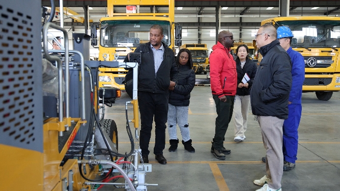 天途路業(yè)道路劃線裝備