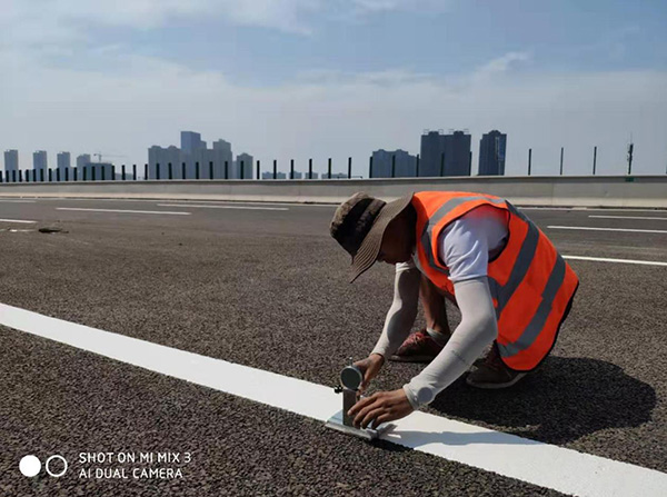 劃冷噴標線什么設備好?簡易高效冷噴劃線機 劃冷噴標線什么設備好?簡易高效冷噴劃線機